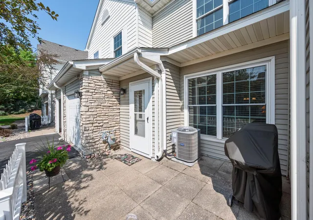 Photo 3 of Sale Pending at 15030 Dunwood Trl, Apple Valley, MN 55124 | MLS# 7123022 | Listing updated on 2026-10-06