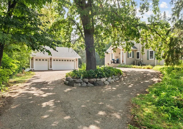 Photo 3 of Single family home for sale at 3213 County Rd 101 S, Wayzata, MN 55391 | MLS# 7123033 | Listing updated on 2026-10-01