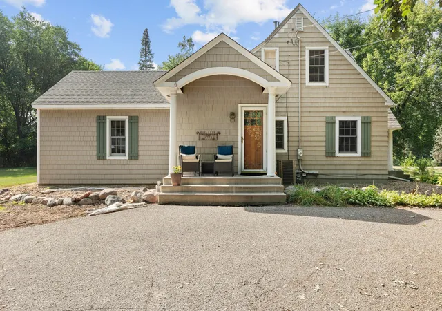 Photo 3 of Single family home for sale at 3213 County Rd 101 S, Wayzata, MN 55391 | MLS# 7123033 | Listing updated on 2026-10-01