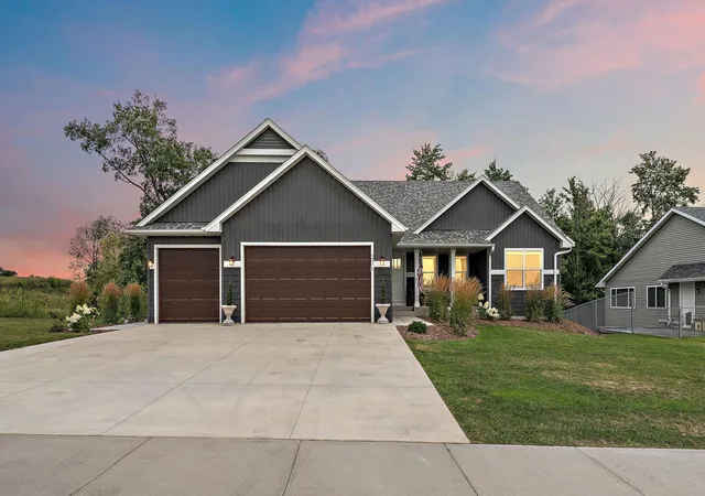 1st image of 271 Eagle Ridge Dr, Roberts, WI 54023 | MLS# 7123046