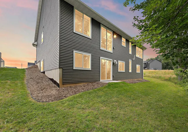 2nd image of 271 Eagle Ridge Dr, Roberts, WI 54023 | MLS# 7123046