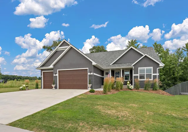 3rd image of 271 Eagle Ridge Dr, Roberts, WI 54023 | MLS# 7123046