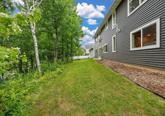 Photo 3 of Single family home for sale at 271 Eagle Ridge Dr, Roberts, WI 54023 | MLS# 7123046 | Listing updated on 2026-10-10