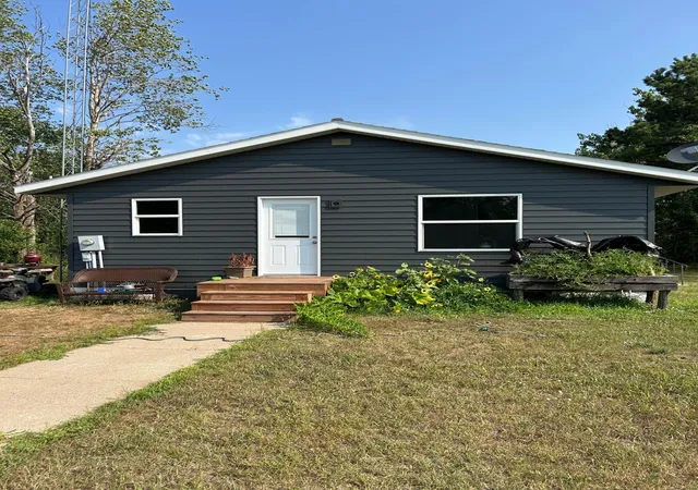 Photo 3 of Single family home for sale at 417 Henrietta Ave N, Park Rapids, MN 56470 | MLS# 7123054 | Listing updated on 2026-08-11