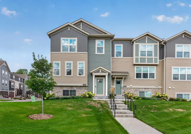 1st image of 1546 Timberwood Ln, West Saint Paul, MN 55118 | MLS# 7123108