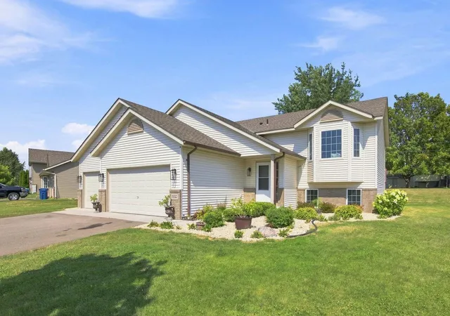 2nd image of 5522 Lambert Ave Ne, Albertville, MN 55301 | MLS# 7123112