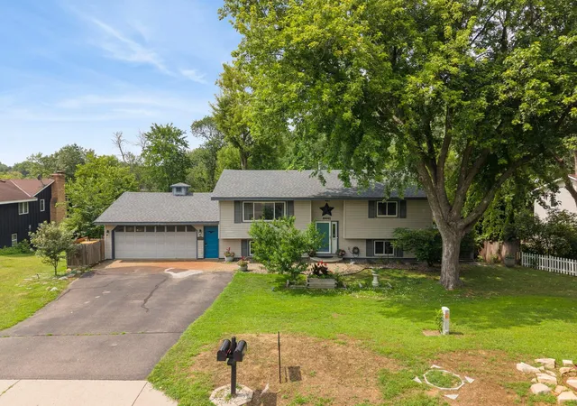 2nd image of 6441 Edgemont Blvd N, Minneapolis, MN 55428 | MLS# 7123127