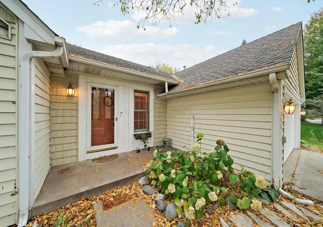 Photo 4 of Single family home for sale at 8544 Sycamore Ln N, Maple Grove, MN 55369 | MLS# 7123131 | Listing updated on 2026-10-20