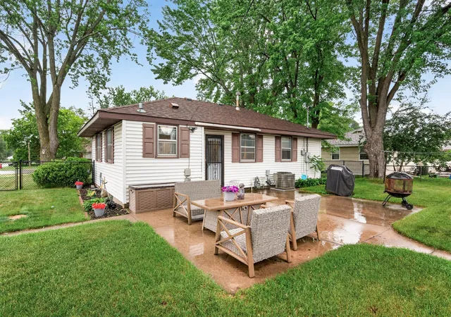 2nd image of 601 Northdale Blvd Nw, Minneapolis, MN 55448 | MLS# 7123133
