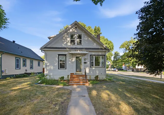 1st image of 403 14th St S, Fargo, ND 58103 | MLS# 7123139