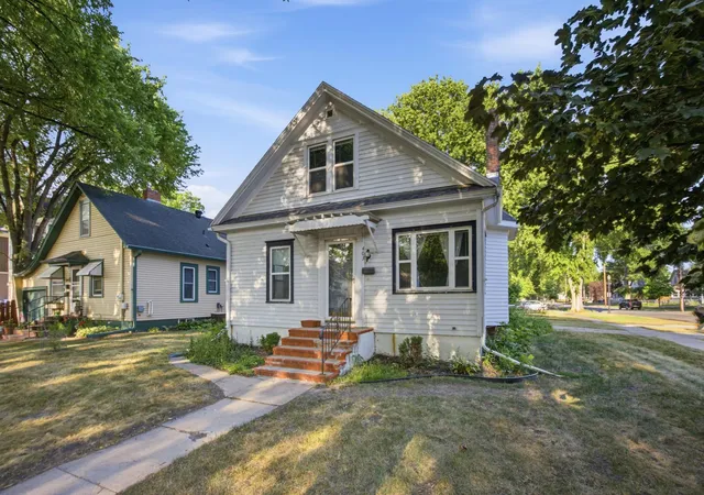 2nd image of 403 14th St S, Fargo, ND 58103 | MLS# 7123139