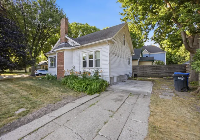 Photo 3 of Single family home for sale at 403 14th Street S, Fargo, ND 58103 | MLS# 7123139 | Listing updated on 2026-08-27