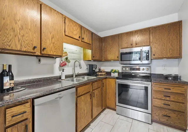Photo 2 of Condo for sale at 7601 W 101st St #114, Bloomington, MN 55438 | MLS# 7123143 | Listing updated on 2026-10-03