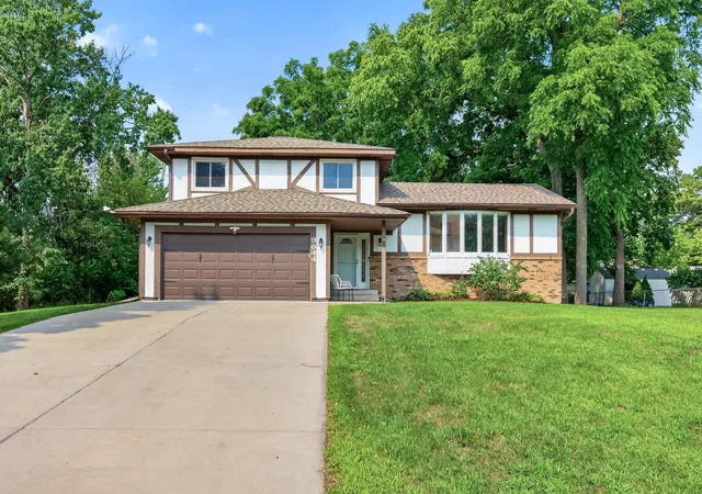 1st image of 9844 Nw Butternut St Nw, Minneapolis, MN 55448 | MLS# 7123153