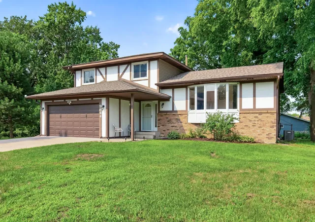2nd image of 9844 Nw Butternut St Nw, Minneapolis, MN 55448 | MLS# 7123153