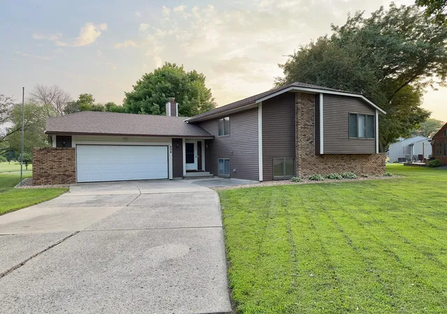 1st image of 404 Crescent Dr, Albert Lea, MN 56007 | MLS# 7123161