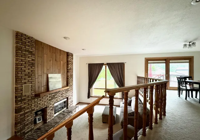 2nd image of 404 Crescent Dr, Albert Lea, MN 56007 | MLS# 7123161