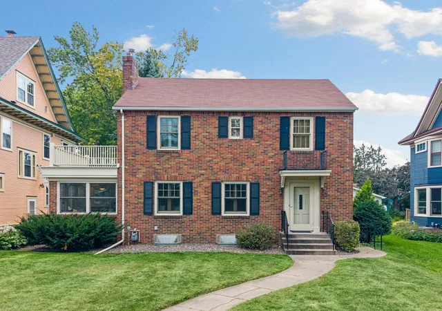 Photo 1 of Sale Pending at 1197 Como Blvd W, Saint Paul, MN 55103 | MLS# 7123168 | Listing updated on 2026-09-24