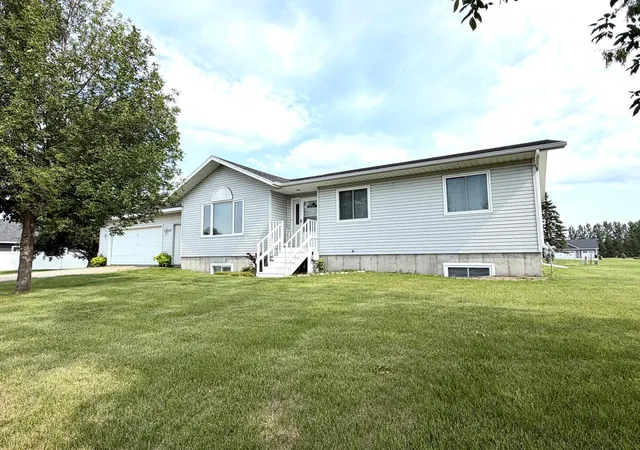 Photo 1 of Single family home for sale at 407 Oak Crst Blvd, Roseau, MN 56751 | MLS# 7123179 | Listing updated on 2026-09-01