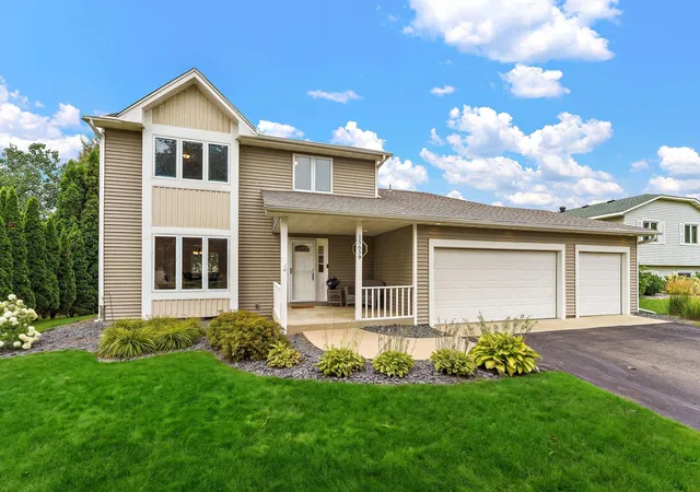 Photo 1 of Single family home for sale at 15659 Highview Ln, Saint Paul, MN 55124 | MLS# 7123206 | Listing updated on 2026-08-25