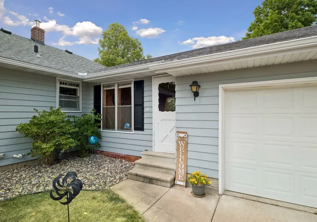 Photo 3 of Sale Pending at 150 Johnson Ave, Red Wing, MN 55066 | MLS# 7123207 | Listing updated on 2026-09-06