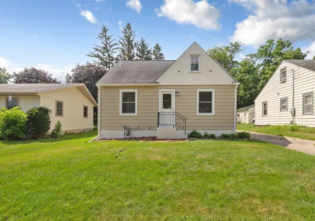 1st image of 123 W Mckinley St, Owatonna, MN 55060 | MLS# 7123229