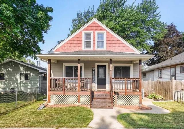 Photo 1 of Sale Pending at 454 4th Avenue S, South Saint Paul, MN 55075 | MLS# 7123231 | Listing updated on 2026-08-17