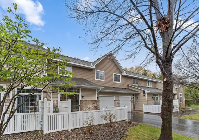 Photo 3 of Sale Pending at 17918 Cobblestone Way, Eden Prairie, MN 55347 | MLS# 7123238 | Listing updated on 2026-08-28