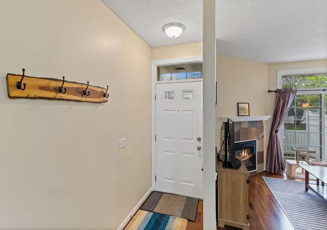 Photo 4 of Sale Pending at 17918 Cobblestone Way, Eden Prairie, MN 55347 | MLS# 7123238 | Listing updated on 2026-08-28