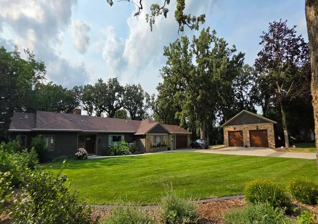 1st image of 106 Ridge Rd, Albert Lea, MN 56007 | MLS# 7123244