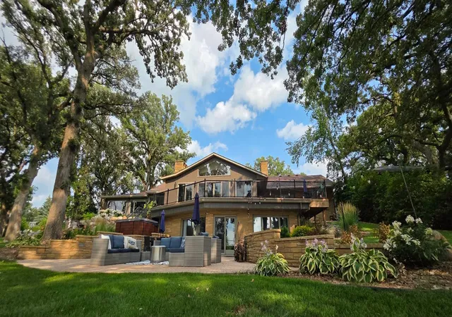2nd image of 106 Ridge Rd, Albert Lea, MN 56007 | MLS# 7123244