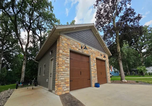 Photo 3 of Single family home for sale at 106 Ridge Rd, Albert Lea, MN 56007 | MLS# 7123244 | Listing updated on 2026-10-06