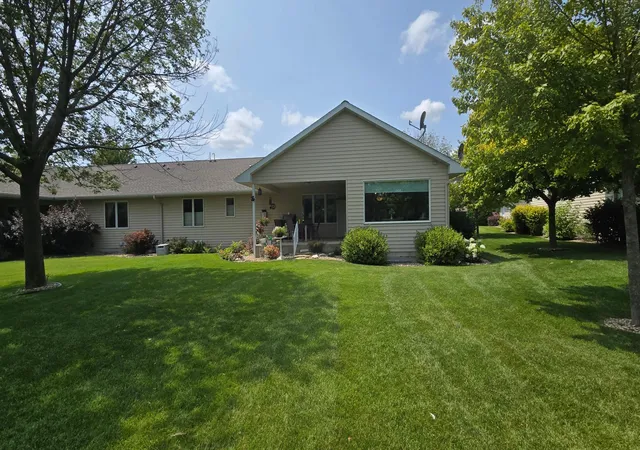 Photo 3 of Single family home for sale at 1405 26th Street Sw, Austin, MN 55912 | MLS# 7123275 | Listing updated on 2026-10-02