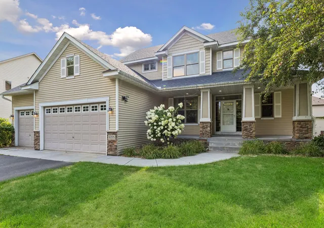 Photo 3 of Single family home for sale at 10375 Quail Cir N, Minneapolis, MN 55443 | MLS# 7123280 | Listing updated on 2026-09-17
