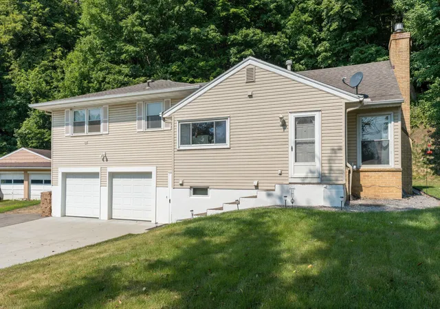 Photo 3 of Single family home for sale at 48186 Old River Blf Rd, Saint Peter, MN 56082 | MLS# 7123281 | Listing updated on 2026-09-15