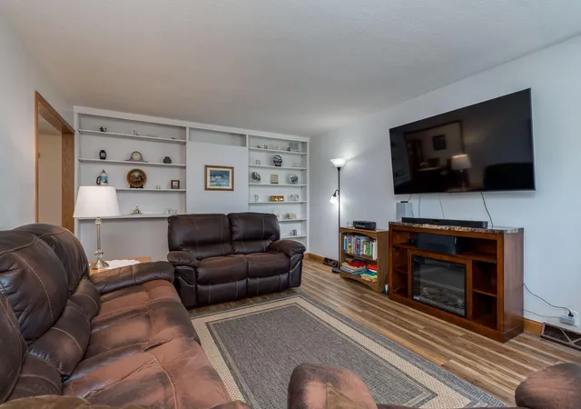 Photo 4 of Single family home for sale at 48186 Old River Blf Rd, Saint Peter, MN 56082 | MLS# 7123281 | Listing updated on 2026-09-15