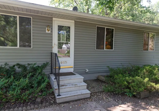 3rd image of 6071 45Th St N, Saint Paul, MN 55128 | MLS# 7123290