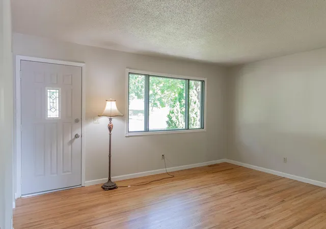 5th image of 6071 45Th St N, Saint Paul, MN 55128 | MLS# 7123290