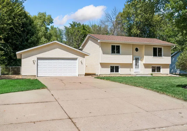 1st image of 6771 Maple Dr, Rockford, MN 55373 | MLS# 7123312