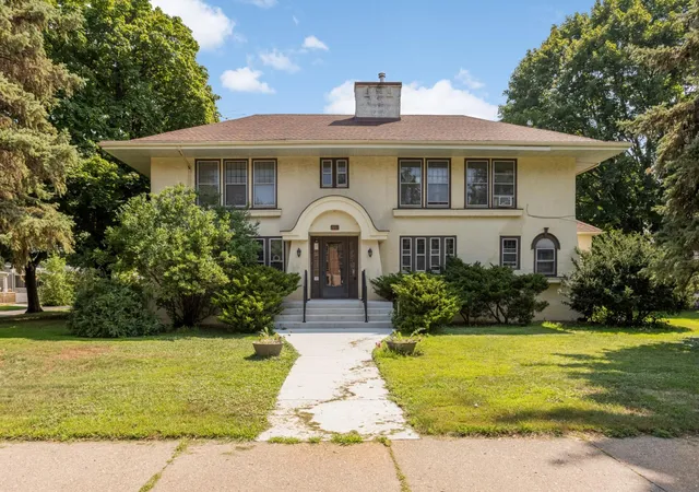 1st image of 116 Lexington Pkwy N, Saint Paul, MN 55104 | MLS# 7123313