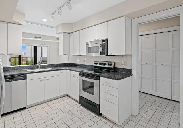 Photo 1 of Condo for sale at 1235 Yale Pl #808, Minneapolis, MN 55403 | MLS# 7123321 | Listing updated on 2026-08-27