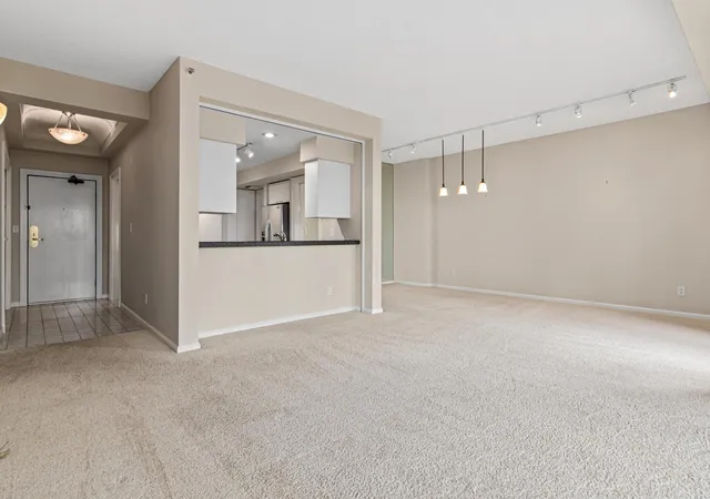 Photo 4 of Condo for sale at 1235 Yale Pl #808, Minneapolis, MN 55403 | MLS# 7123321 | Listing updated on 2026-08-27