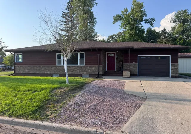 1st image of 101 2nd Ave E, Lisbon, ND 58054 | MLS# 7123328