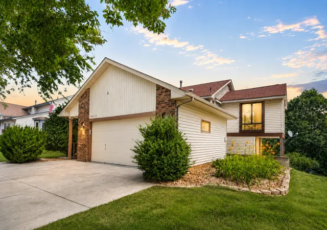 Photo 2 of Sale Pending at 15117 Chicago Ave, Burnsville, MN 55306 | MLS# 7123331 | Listing updated on 2026-08-23