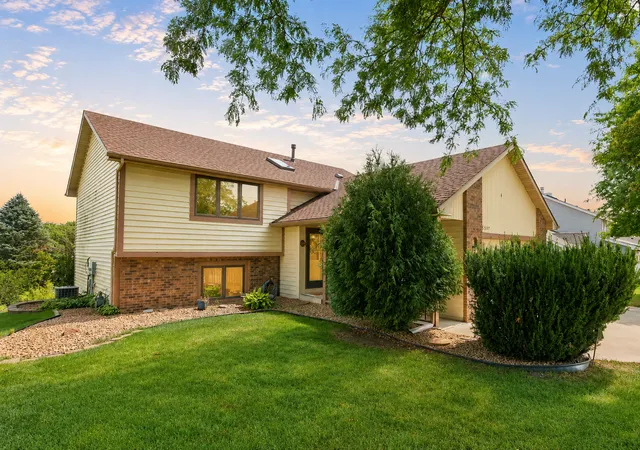 Photo 3 of Sale Pending at 15117 Chicago Ave, Burnsville, MN 55306 | MLS# 7123331 | Listing updated on 2026-08-23
