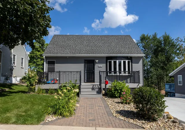 Photo 2 of Single family home for sale at 4025 7th Place Nw, Rochester, MN 55901 | MLS# 7123358 | Listing updated on 2026-09-19
