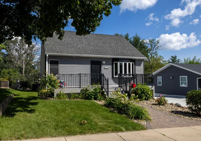 Photo 3 of Single family home for sale at 4025 7th Place Nw, Rochester, MN 55901 | MLS# 7123358 | Listing updated on 2026-09-19