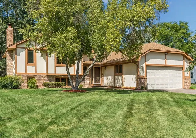 Photo 2 of Single family home for sale at 10000 31st Avenue N, Minneapolis, MN 55441 | MLS# 7123362 | Listing updated on 2026-08-27