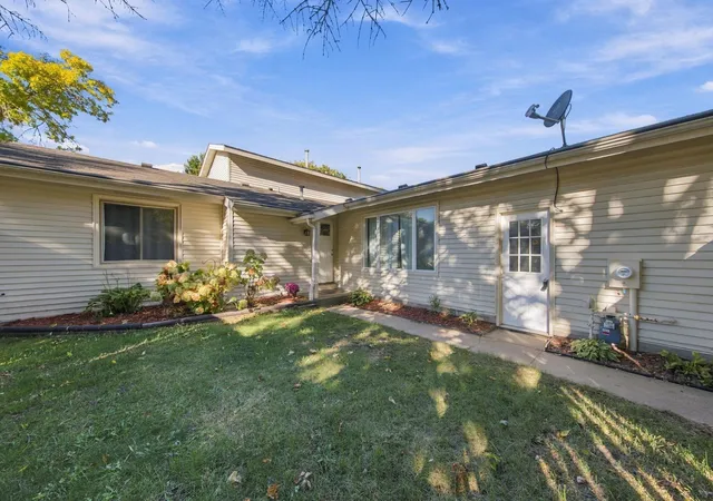 Photo 2 of Single family home for sale at 1096 Carmel Ct, Saint Paul, MN 55126 | MLS# 7123363 | Listing updated on 2026-10-21