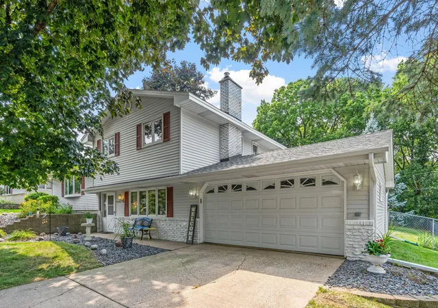 Photo 2 of Sale Pending at 11100 Schoolcraft Rd, Burnsville, MN 55337 | MLS# 7123380 | Listing updated on 2026-08-30